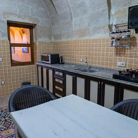 Goeksel's Cave House Ortahisr 于尔居普