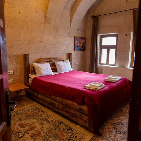 Goeksel's Cave House Ortahisr 于尔居普