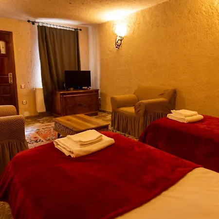 Goeksel's Cave House Ortahisr